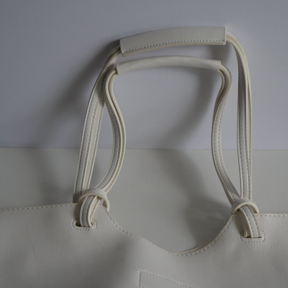 Neiman Marcus White Shoulder Bag - Picture 6 of 11